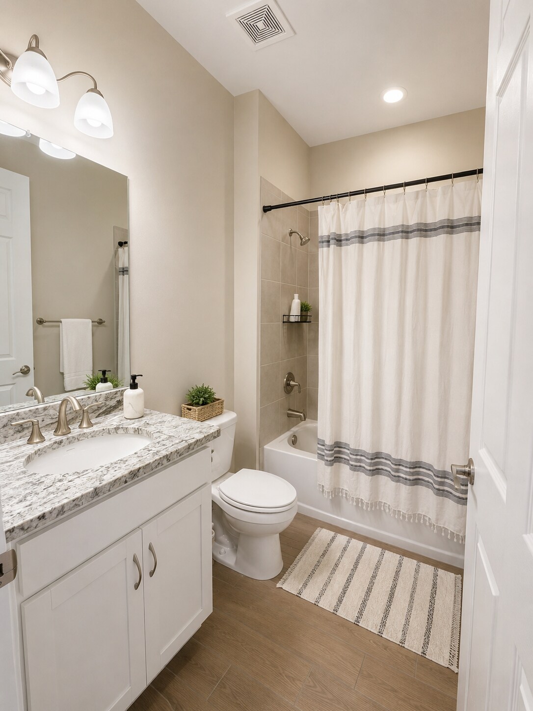 Building Photo - 435 Spring Hill Lake Loop