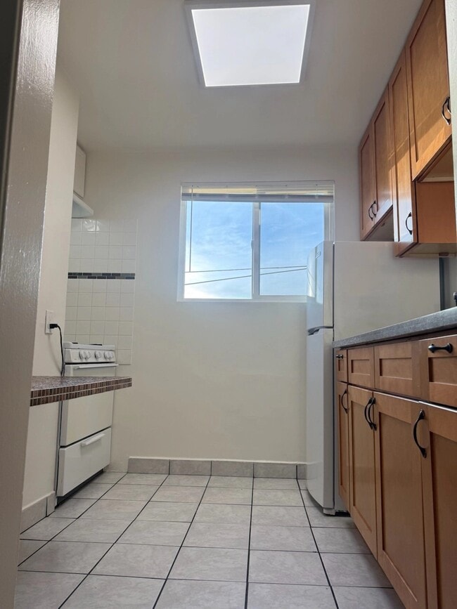 Interior Photo - 1819 N. Ivar Avenue,