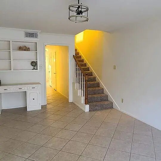 Building Photo - 6329 Ivanhoe Ln