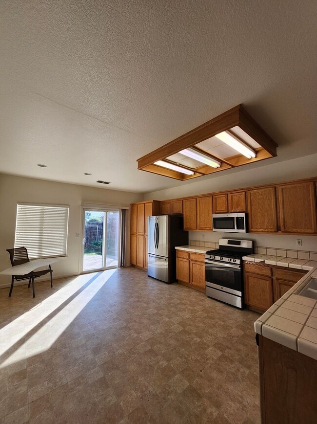 Building Photo - Beautiful Yuba City home located in a cul-de-sac