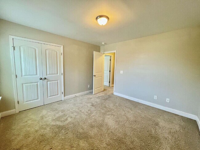 Building Photo - Beautiful 2 Story Home In Bridgeport North...