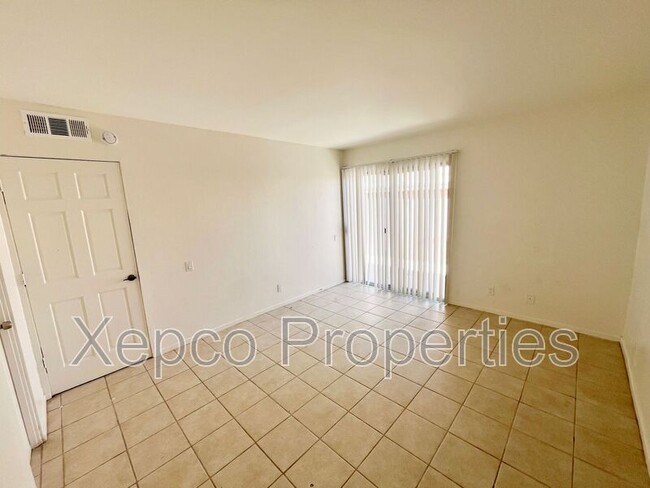 Building Photo - 555 E Cottonwood Rd
