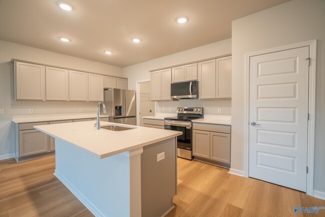 Building Photo - 203 Osceola Cir