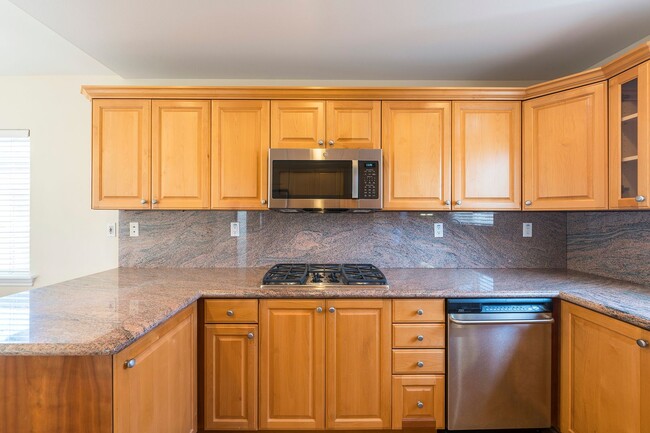 Building Photo - 2213 Carnegie Ln