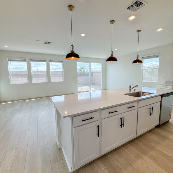 Building Photo - 7061 Cottage Vis Ave