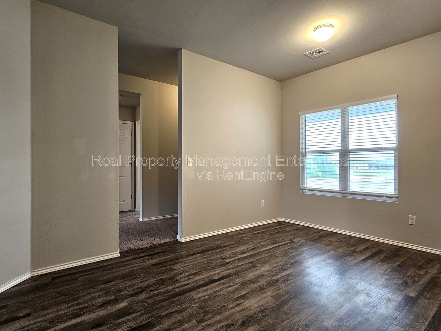 Building Photo - 319 Waterside Dr