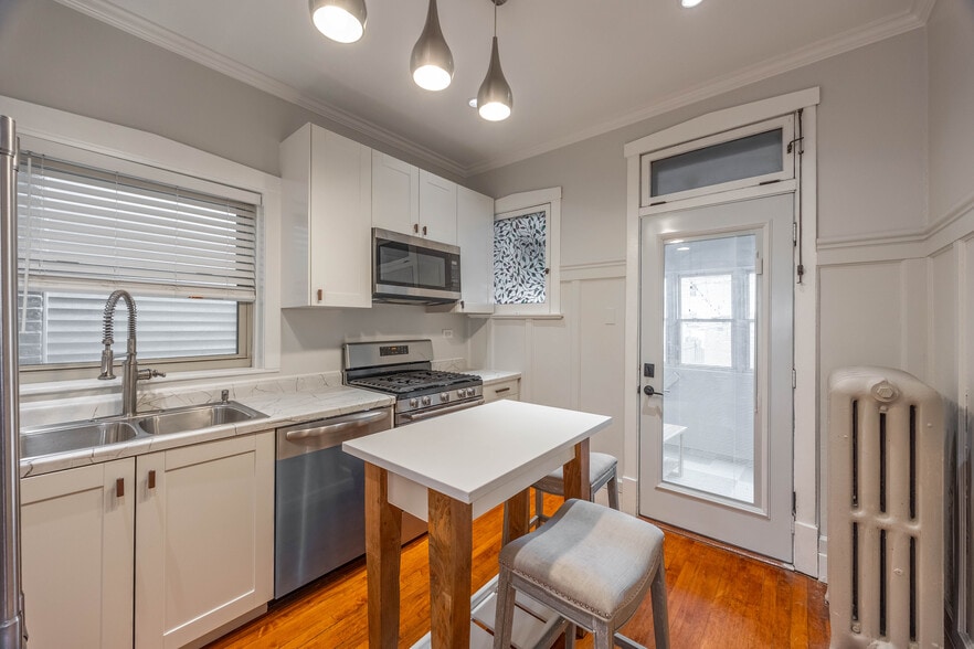 Building Photo - 2732 N Monticello Ave