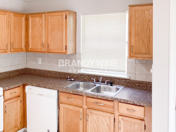 Building Photo - 4392 Westchester Ct