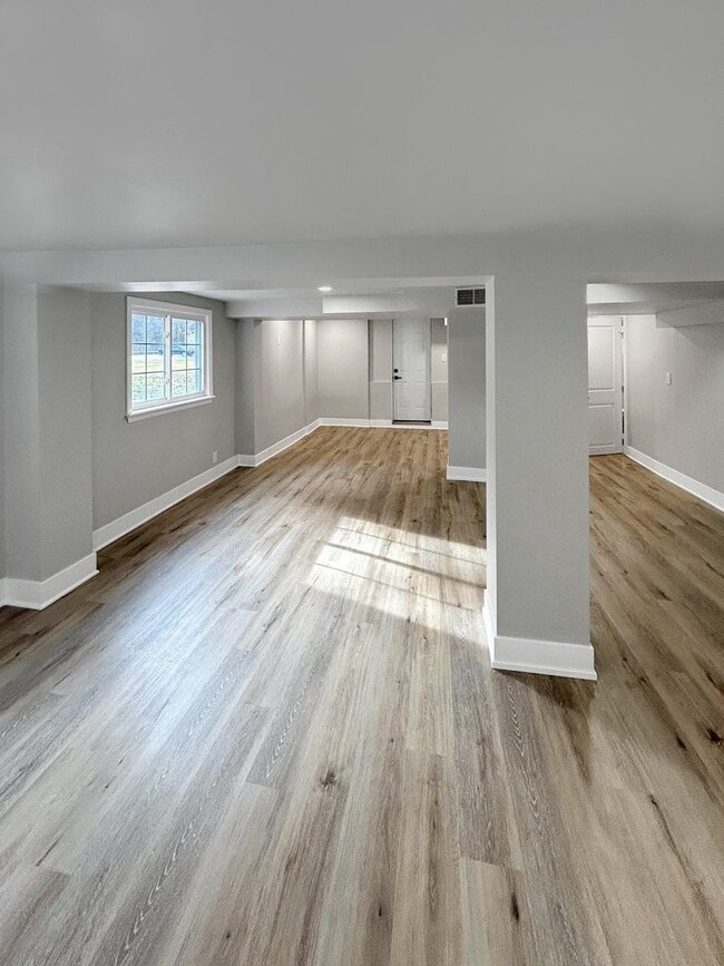 Building Photo - Welcome to this newly remodeled gem located in the heart of Collier, PA.