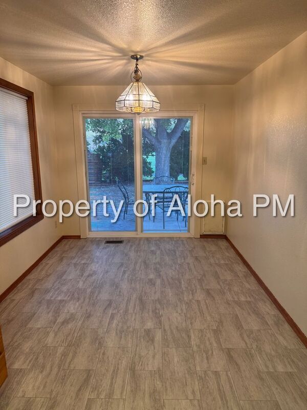 Building Photo - 2171 N Linder Rd