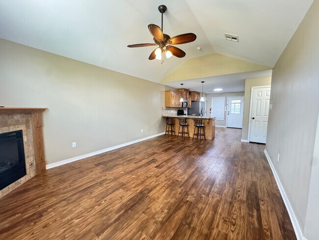 Building Photo - 3 Bed 2 Bath Townhouse in Ruston!