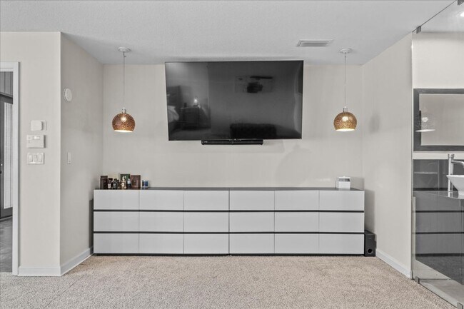 Building Photo - 3824 Gaines Dr