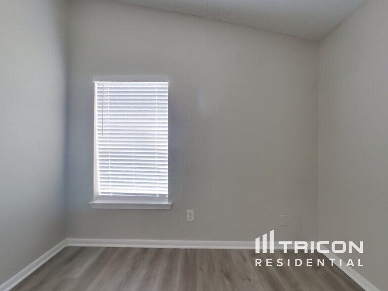 Building Photo - 3211 Kelling St
