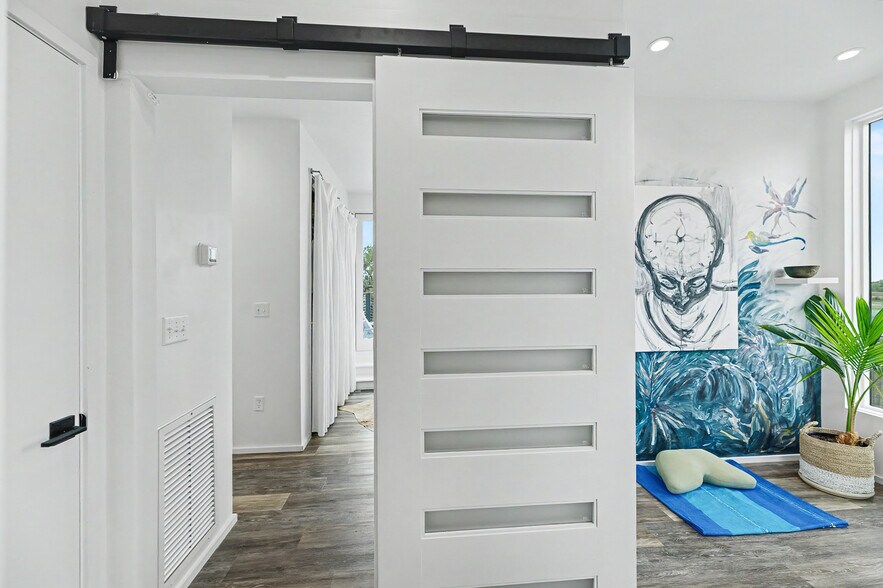 Entrance to primary bedroom - 2179 Sol Legare Rd