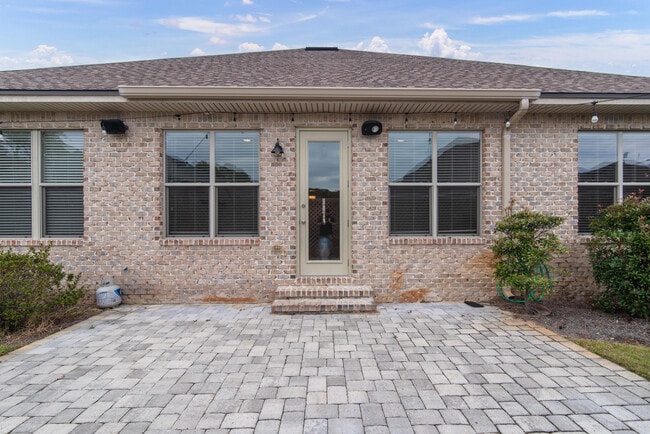 Building Photo - 718 Woods Dr