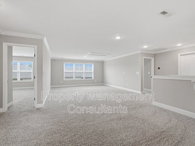 Building Photo - 14735 Commonwealth Dr
