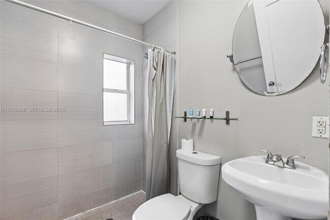 Building Photo - 435 NE 69th St