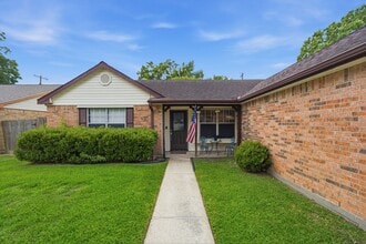 Building Photo - 411 Forest Hills Dr