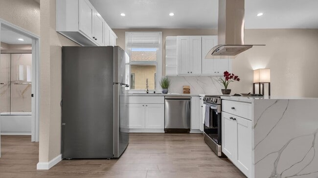 Building Photo - Downtown San Jose- beautifully renovated 3 bed/2 bath house with central heating and A/C