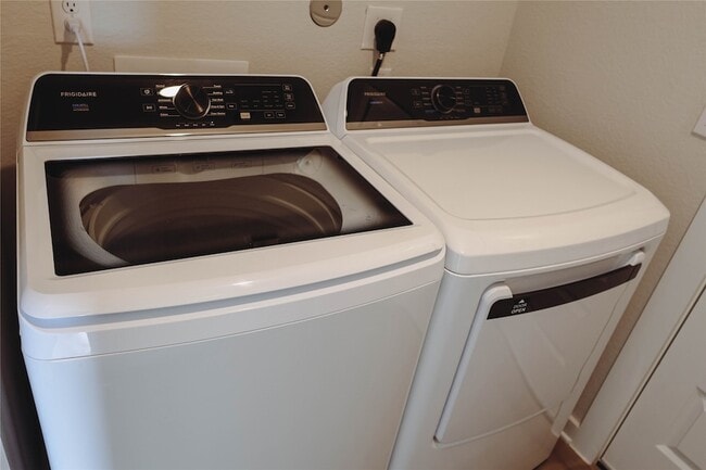 Building Photo - 8494 Sweet Cherry Ln