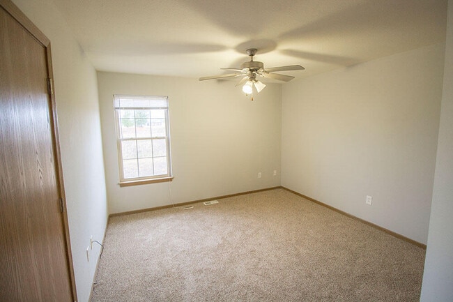 Building Photo - 5213 Silver Mill Dr