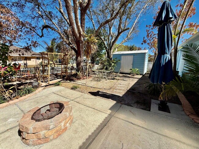 Building Photo - 125 SW Donna Terrace