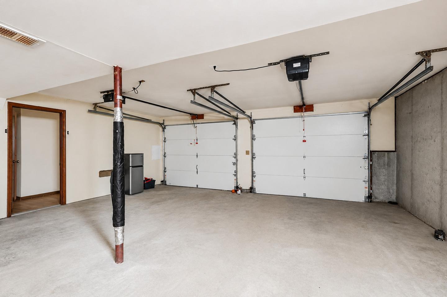 Building Photo - Spacious Shawnee Home Near Mill Creek Streamway Park