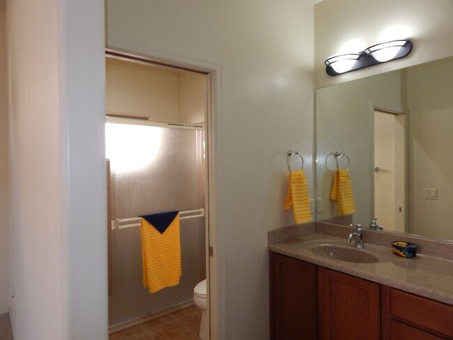 Building Photo - 4 Bedrooms - Gated Community in Oro Valley