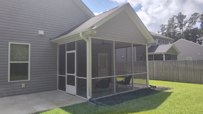Building Photo - Gorgeous Home in Pooler