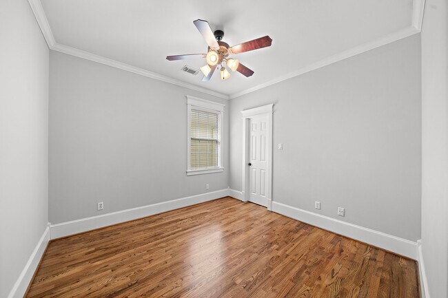 Building Photo - 809 W 20th St