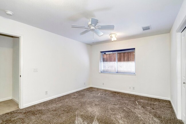 Building Photo - Stunning Central Davis Home