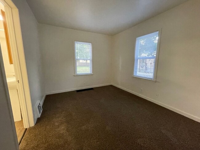 Building Photo - Beautiful Remodeled 3-Bedroom, 1-Bathroom ...