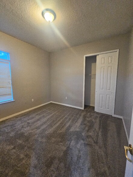 Building Photo - 1710 Swallowtail Ln