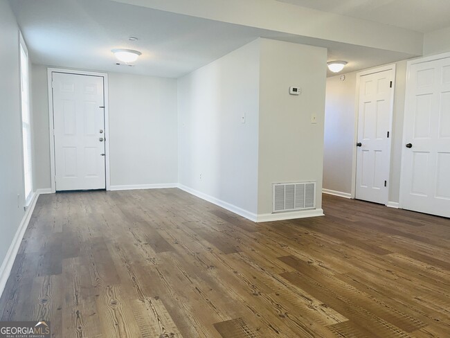 Building Photo - 17 Curran Ave