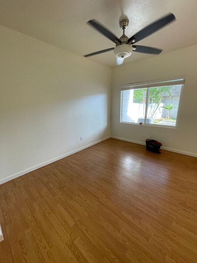 Building Photo - Ocen Pointe Potenial 3 Bedroom Home for Re...