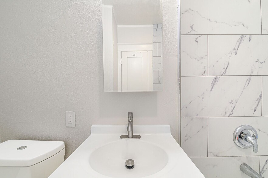 Building Photo - 736 Olive Ave