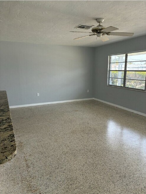 Building Photo - 308 Shamrock Blvd