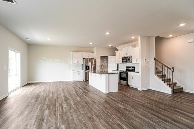 Building Photo - 1365 37th Ave Lane NE