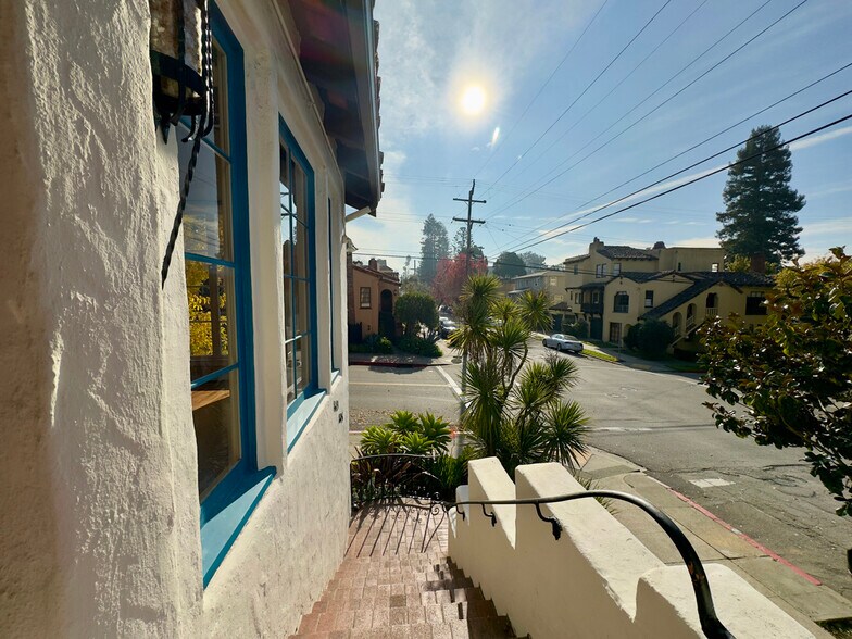 Building Photo - 1645 Scenic Ave