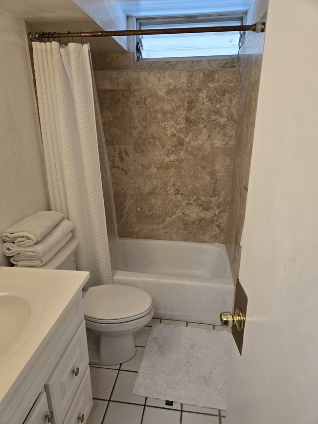 Travertine Marble bathroom - 441 Lewers St