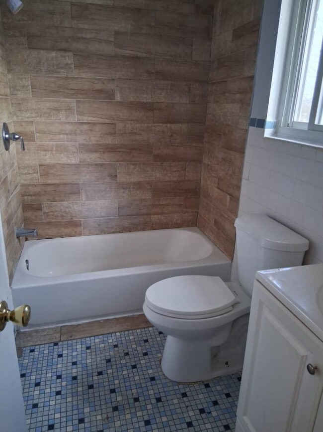 Building Photo - 79 Yaun Ave