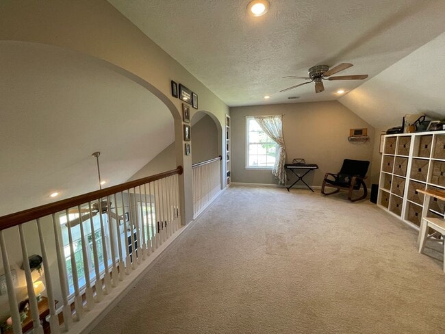 Building Photo - Charming 4 bedroom/2.5 bathroom in Tudor Branch!