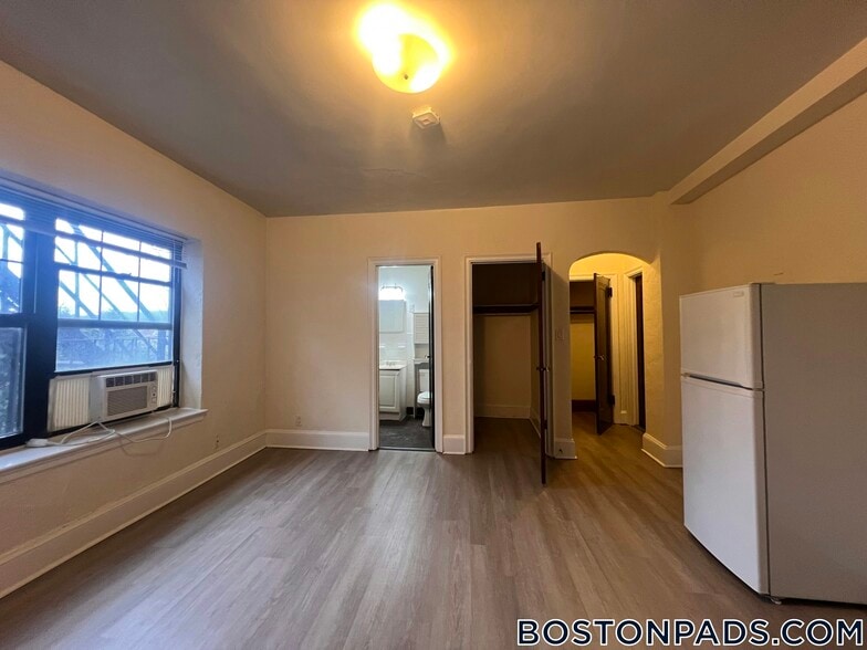 Building Photo - 2 Elmwood Ave