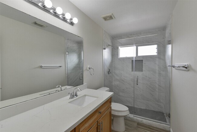 Building Photo - 15707 Sandisfield Ln