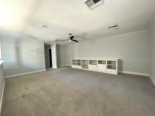 Building Photo - 1211 Marconi St