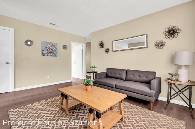 Building Photo - 4 br, 1.5 bath House - 305 Union Street