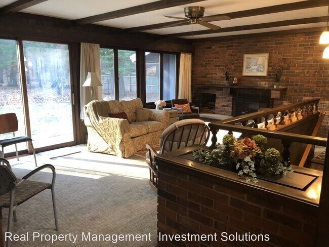 Building Photo - 4 br, 2 bath House - 5087 Lake Harbor