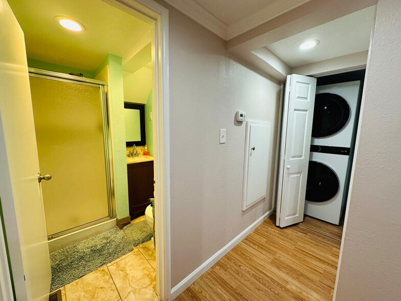 Building Photo - 50 August Ct