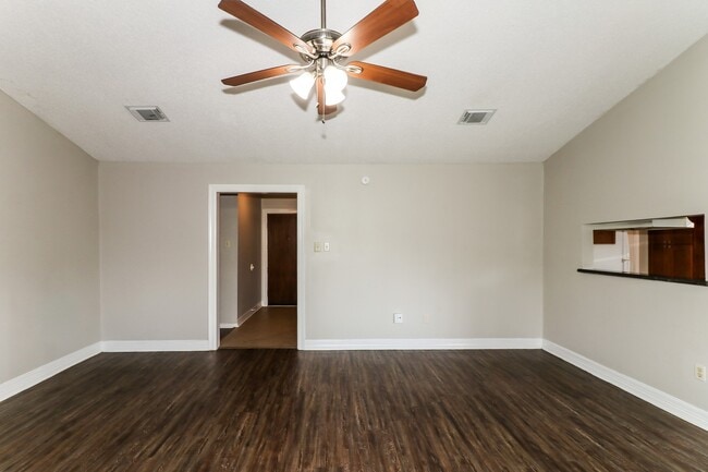 Building Photo - 515 Land Grant Dr