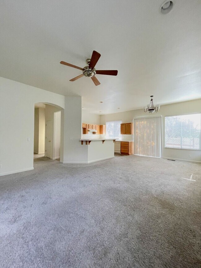 Building Photo - 1115 Waverly Dr